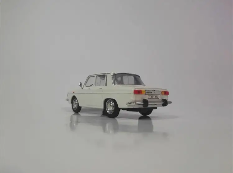 Высокая модель автомобиля RENAULT, масштаб 1: 43 сплава основной модели автомобиля игрушки, металлические отливки, Коллекция игрушечных автомобилей