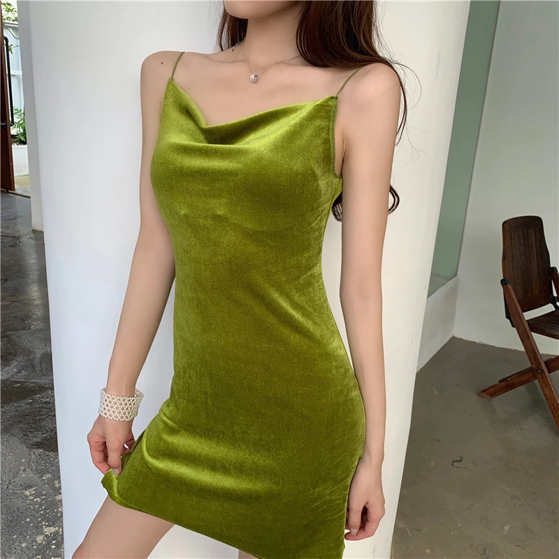 Сексуальное стильное мини платье на бретельках с v образным вырезом летняя