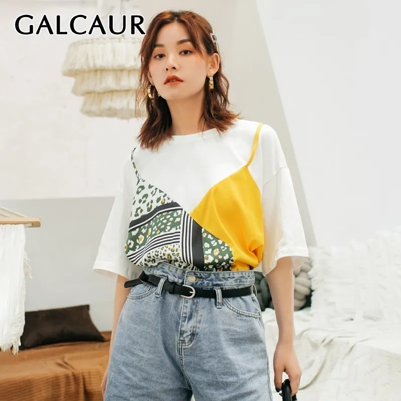 Женская футболка с круглым вырезом GALCAUR разноцветная оверсайз коротким рукавом и