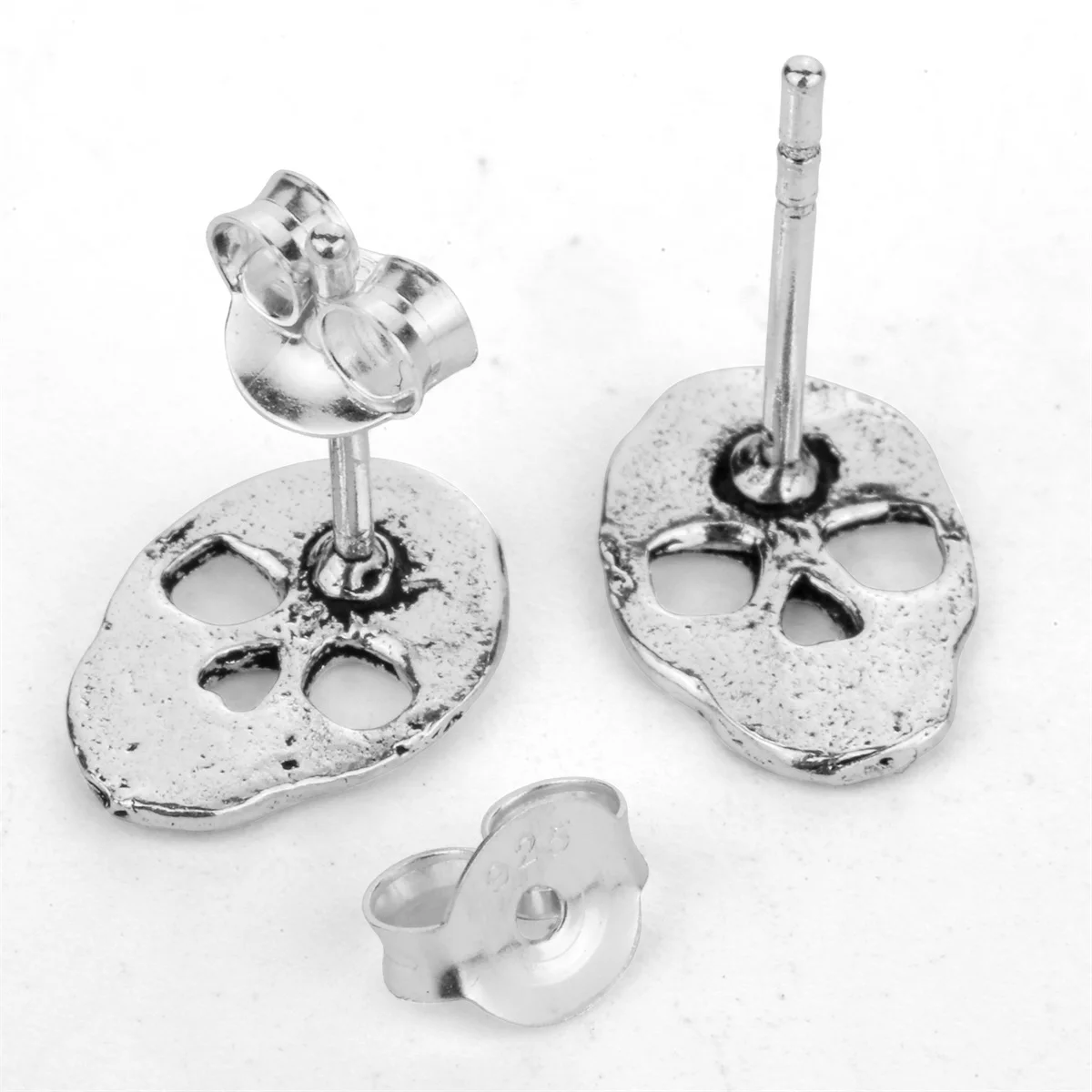 Женские серьги гвоздики в виде черепа из серебра 925 пробы|Серьги-гвоздики| |