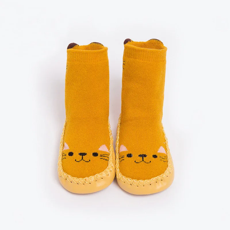 Носки для новорожденных с рисунками из мультфильмов на резиновой подошве зимние
