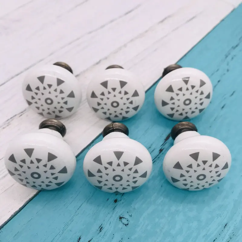 Модные треугольные окрашенные керамические ручки для шкафа детской спальни