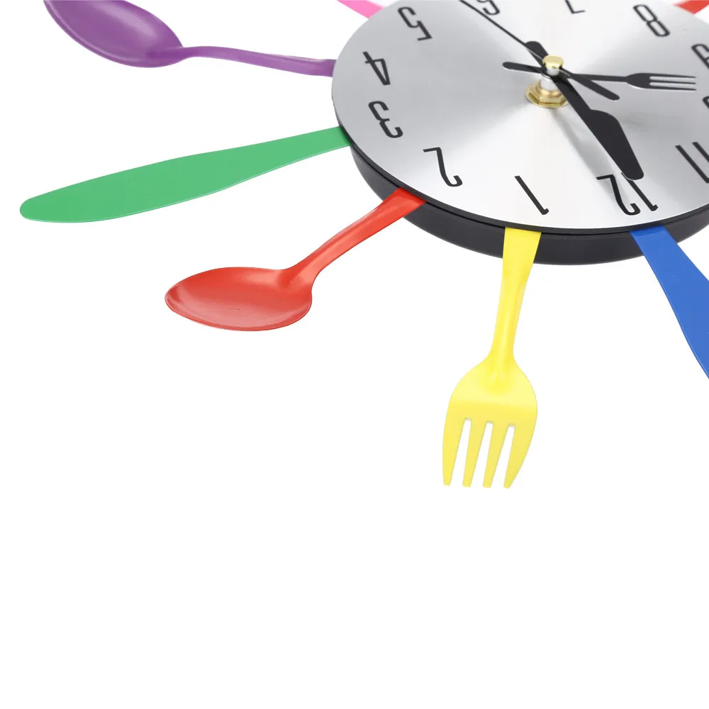 Столовые приборы металлические цветные настенные часы с вилкой и ложкой