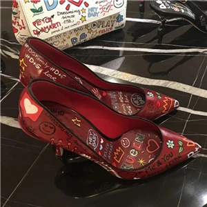 Red Heel 10cm Новинка года; шикарные женские ботинки-гладиаторы на высоком каблуке с принтом «граффити»; Узкие женские туфли-лодочки с острым носком на тонком высоком каблуке - Цвет: Red Heel 10cm