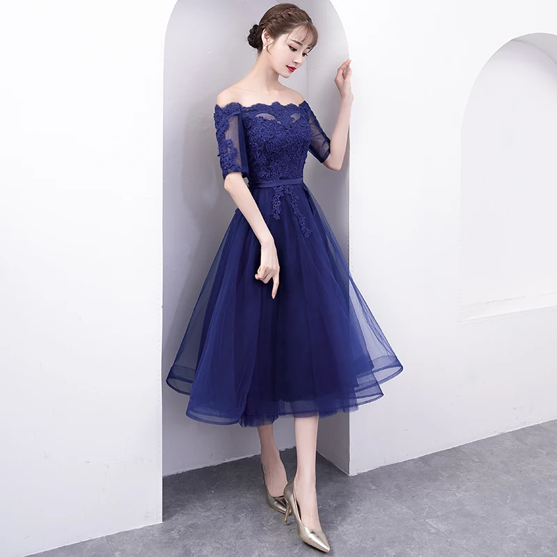 Женское вечернее платье темно-синее длинное с вырезом лодочкой бусинами и