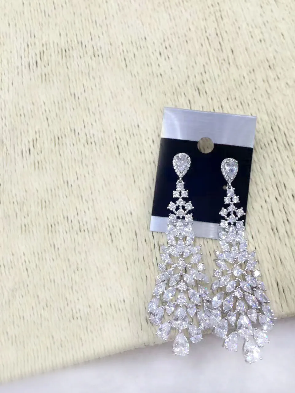 

Yulaili Brand Bridal Gift Exquisite Gold Jewelry Sets African Women's Necklace Elegant Wedding or Party Jewelry Jewelry Set.