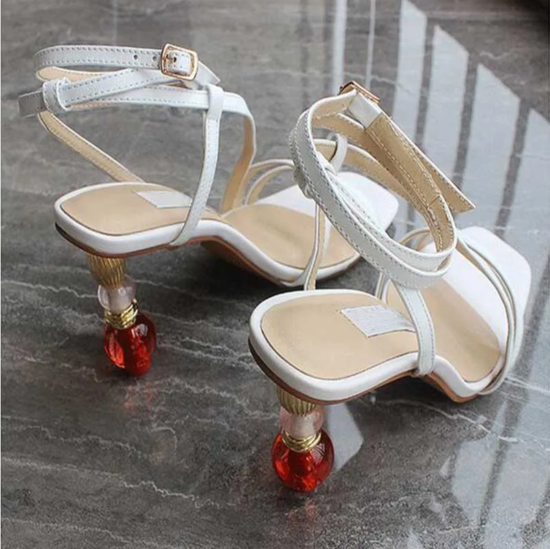 Женские сандалии гладиаторы с перекрестными ремешками стразами и бусинами на