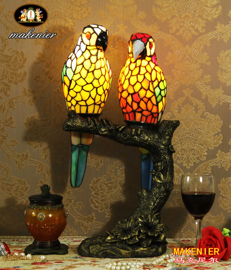 Винтажная настольная лампа для влюбленных попугаев в стиле Тиффани Makenier | Лампы и