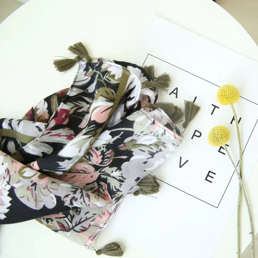 New arrival 2018 head scarf Spring style Muslim hijab flower print shawls and scarves floral viscose shawl wrap |