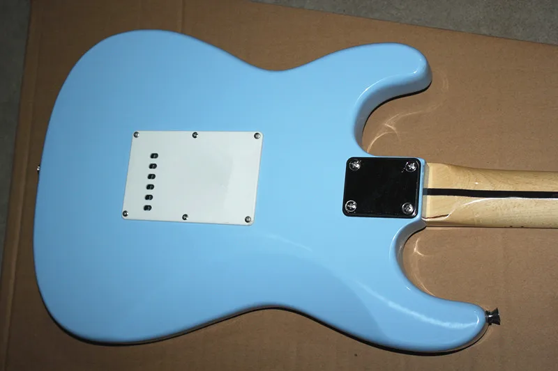 2018 Factory Wholesale Sky Blue Body Electric Guitar with White Pickguard Chrome Hardwares Lisa music | Спорт и развлечения