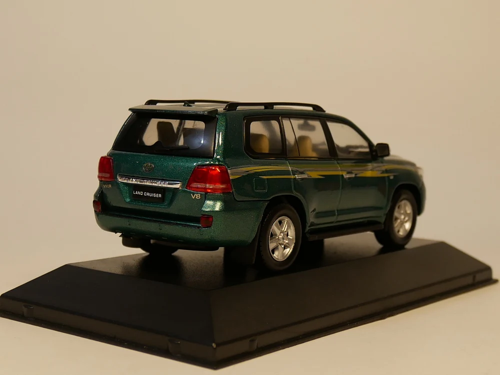 J-коллекция 1:43 Toyota Land Cruiser 200 VXR V8 2010 литая модель автомобиля