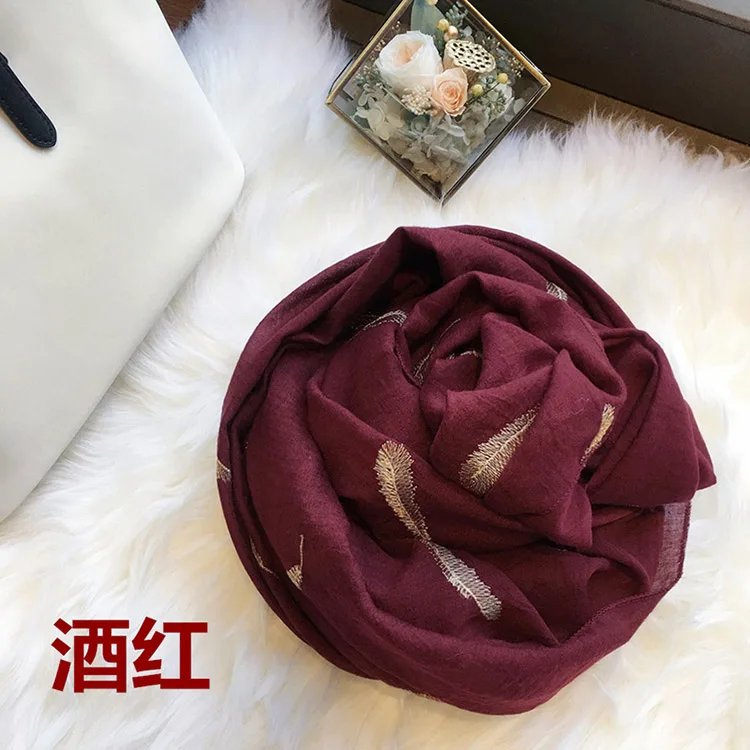 wine red Женские шарфы, золотая вышивка, перо, хлопковый шарф, женский элегантный весенний летний шаль для путешествий, Воздухопроницаемый черный шарф - Цвет: wine red