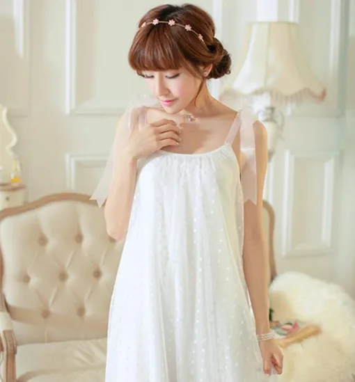 Ночная рубашка кружевная на тонких бретельках красивая белая ночная сексуальное