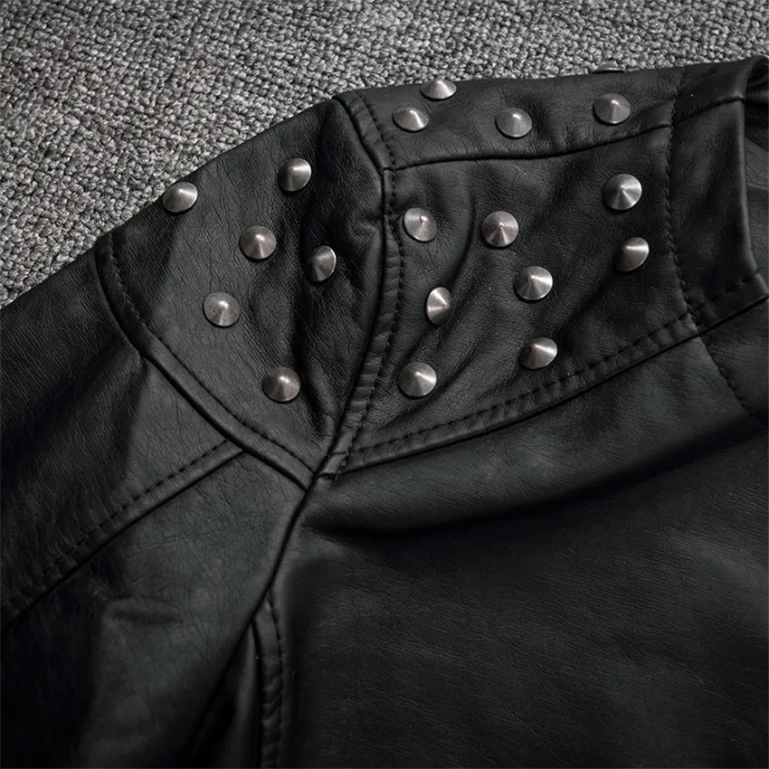 Осенняя Женская куртка из искусственной кожи с заклепками тонкая короткая