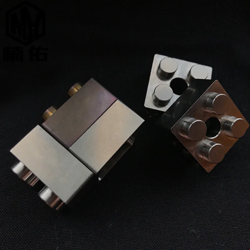 

EDC Outdoor Pocket Tool Creative Lego Titanium Alloy Knife Beads Flashlight Gadget Key Ring Pendant Umbrella Rope Pendant