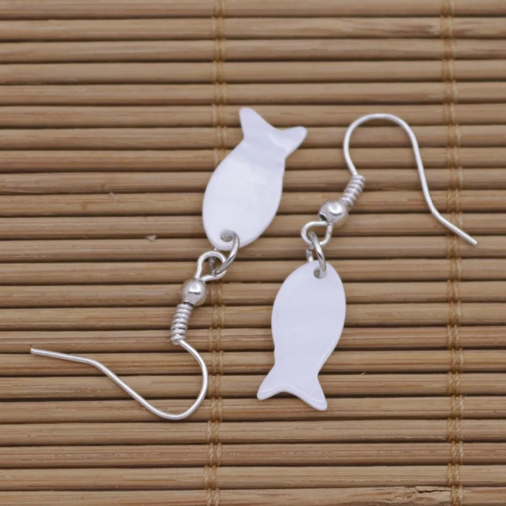 

Mini Fish Shape Shell Natural White Mother of Pearl Earring 8mmX16mm