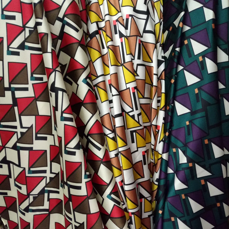 Квалифицированный креп сатин Геометрический стиль Шармез Slippy платье ткань для