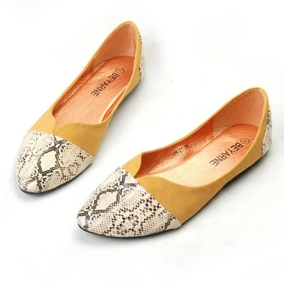 Женские туфли с острым носком желто серые на плоской подошве в европейском стиле