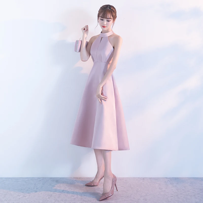 Женское атласное платье с лямкой на шее розовое коктейльное поясом элегантное