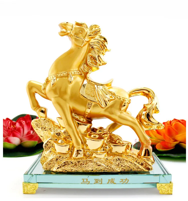 Лошадь фэн шуй. Лошадь удача. Лошадка фэн шуй. Вороной мустанг иноходец. Лошадка фэн шуй.