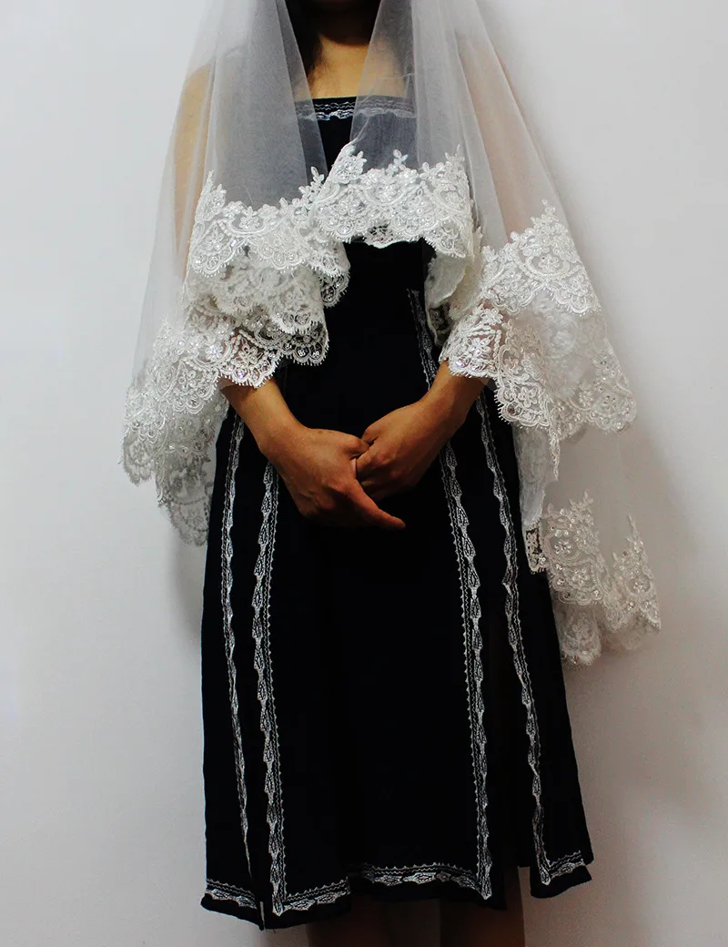 Фата свадебная двухслойная с пайетками короткая гребнем кружевной кромкой 2020 м