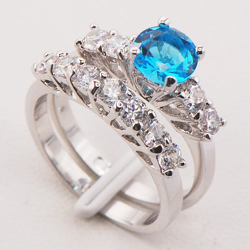 

Женское кольцо из серебра с цирконом, размеры 6 7 8 9 10 11