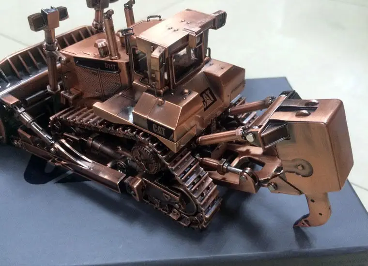Редкие литые под давлением игрушки модель подарок, DM 1:50 Cat D11T Тип гусеницы Трактор БУЛЬДОЗЕР инженерное оборудование Медная Отделка 85517 для сбора