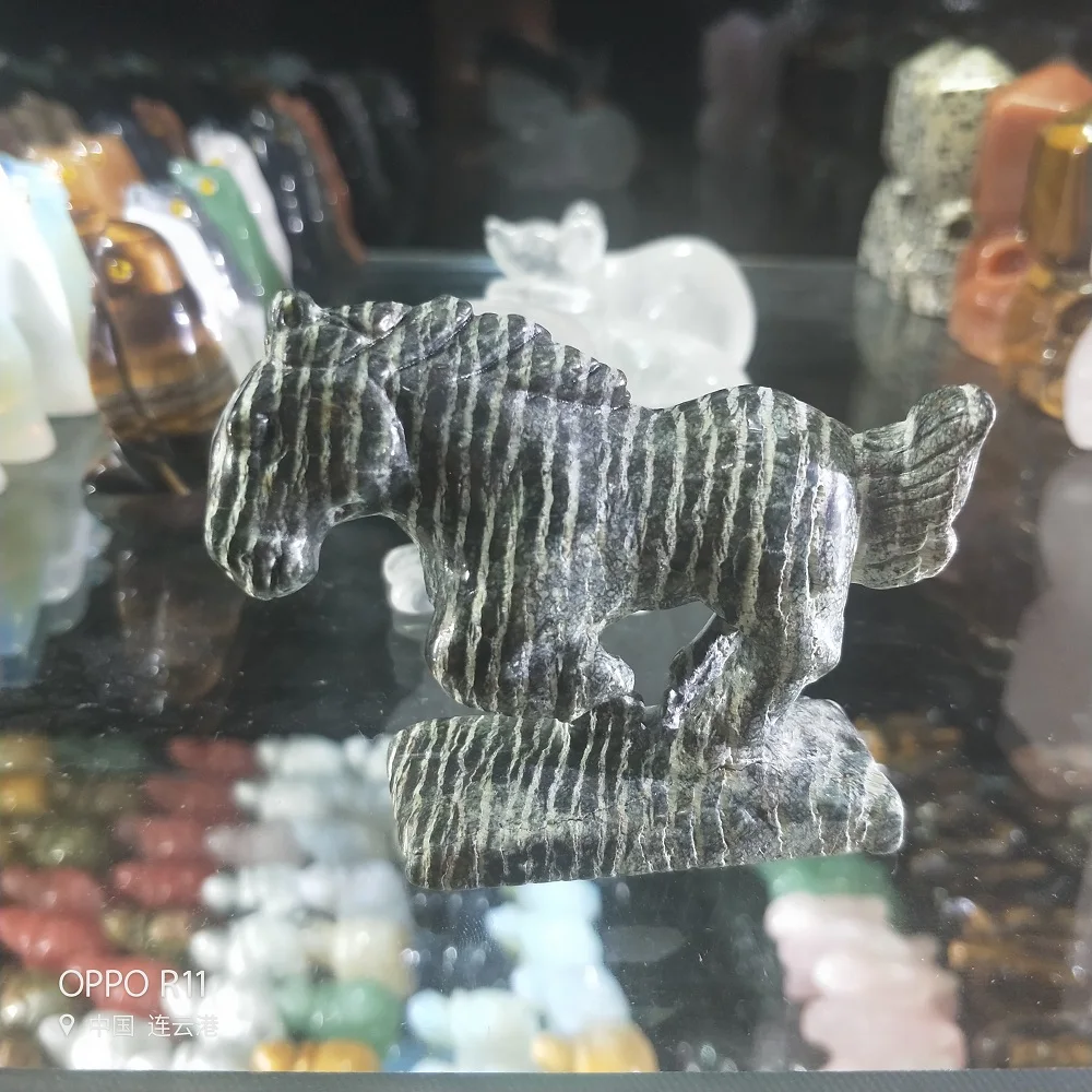 Натуральный Кристальный камень Радужная лошадь флюори скульптура офис дома