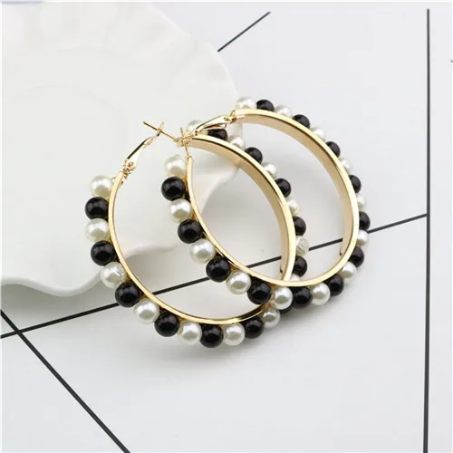 QCOOLJLY 48 мм большой круглый петлей кольцевое Золотое кольцо серьги панк-рок Свадебные конструкции имитация жемчуга; ожерелье круглые серьги-кольца - Окраска металла: Black White