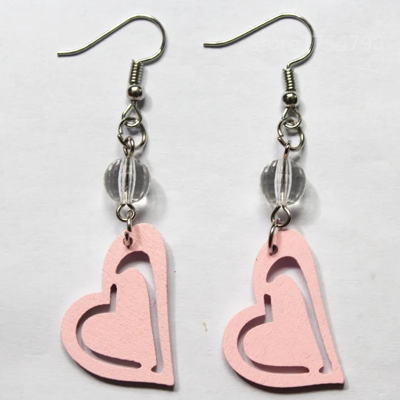 Разноцветные деревянные серьги в форме сердца красные зеленые синие оранжевые