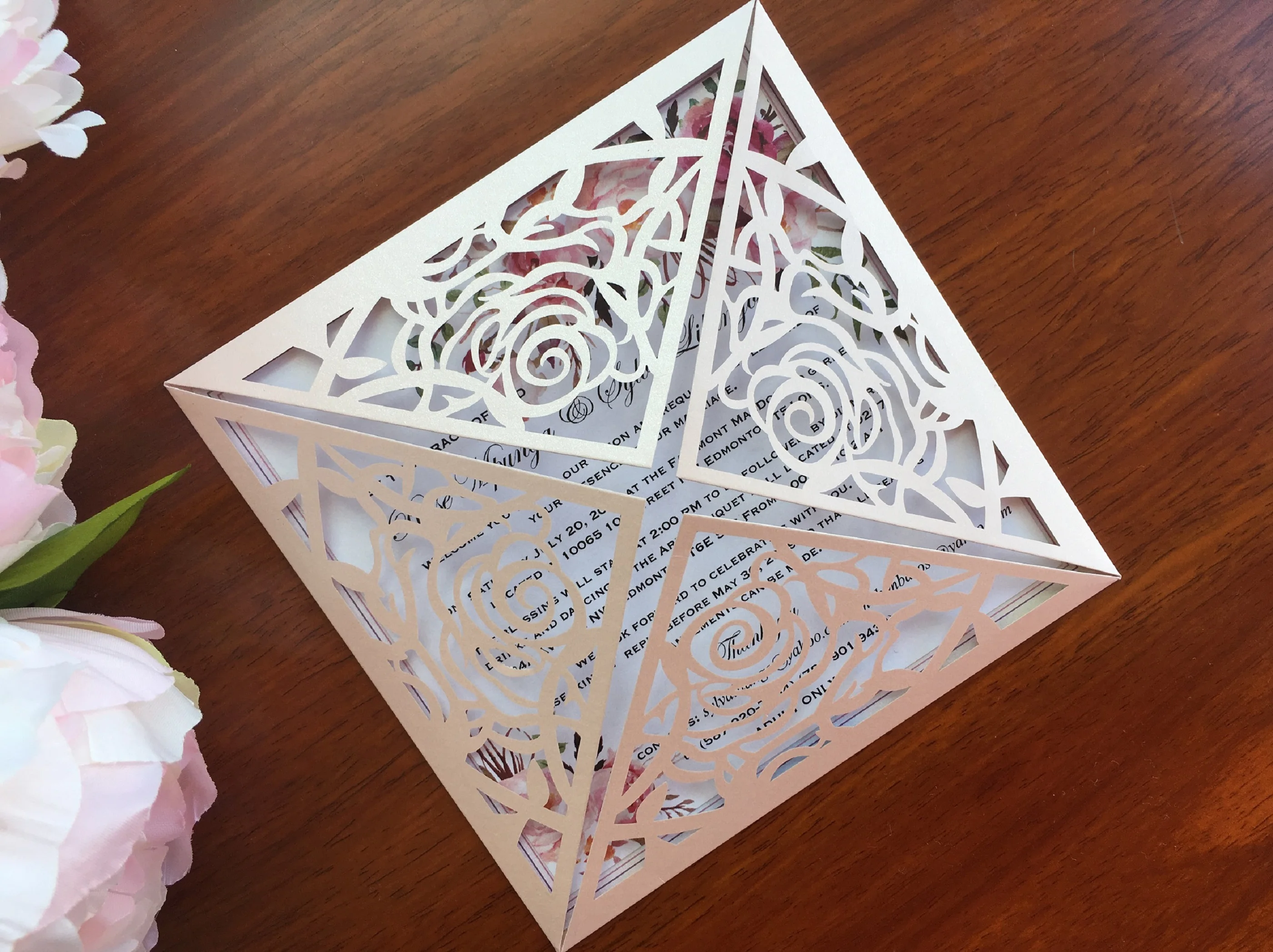 Индивидуальные Румяна Розовый лазерная резка свадьба Вечеринка пригласительные