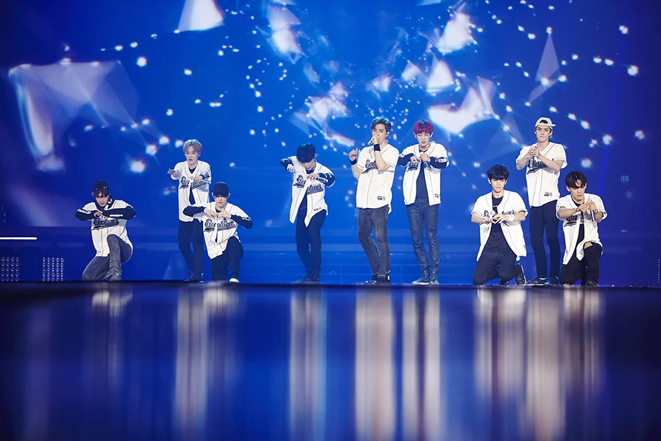 EXO Planet 3 EXOrDIUM футболка в Сеульском стиле KPOP унисекс футболка на пуговицах Baekhyun летние топы модные корейские футболки для фанатов