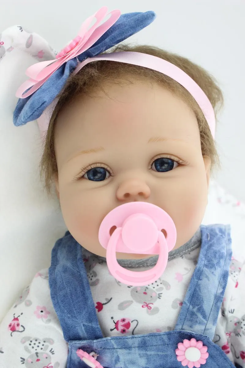 

55cm/22inch Soft Silicone Reborn Baby Dolls Handmade Baby Pacifier Lifelike Realistic Dolls for girls brinquedos Juguetes bebe