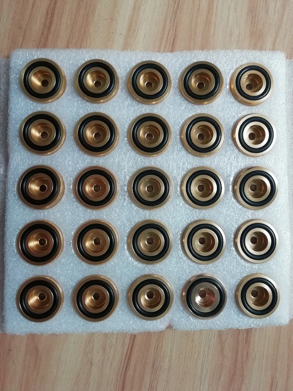 4 шт. Алюминий футы для Мощность amp (с резиновым кольцом) D: 30 мм Высота: 11 |