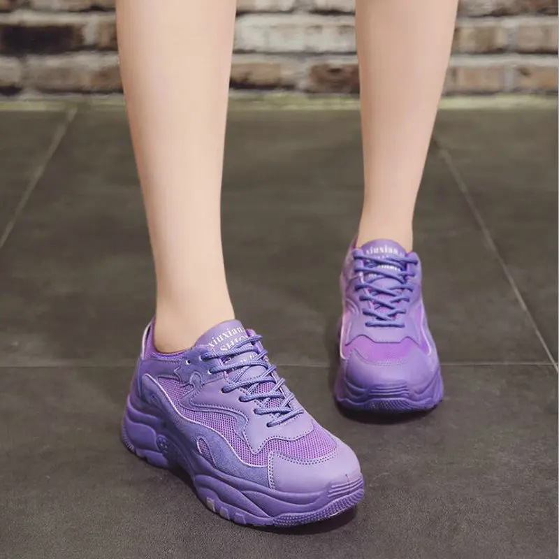 Женская обувь из дышащего сетчатого материала визуально увеличивающая рост