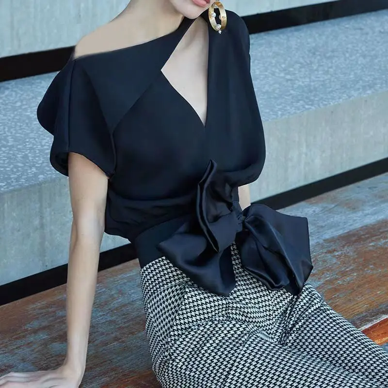 Женский деловой костюм SHTONGHUA черная блузка с коротким рукавом и бантом + белая