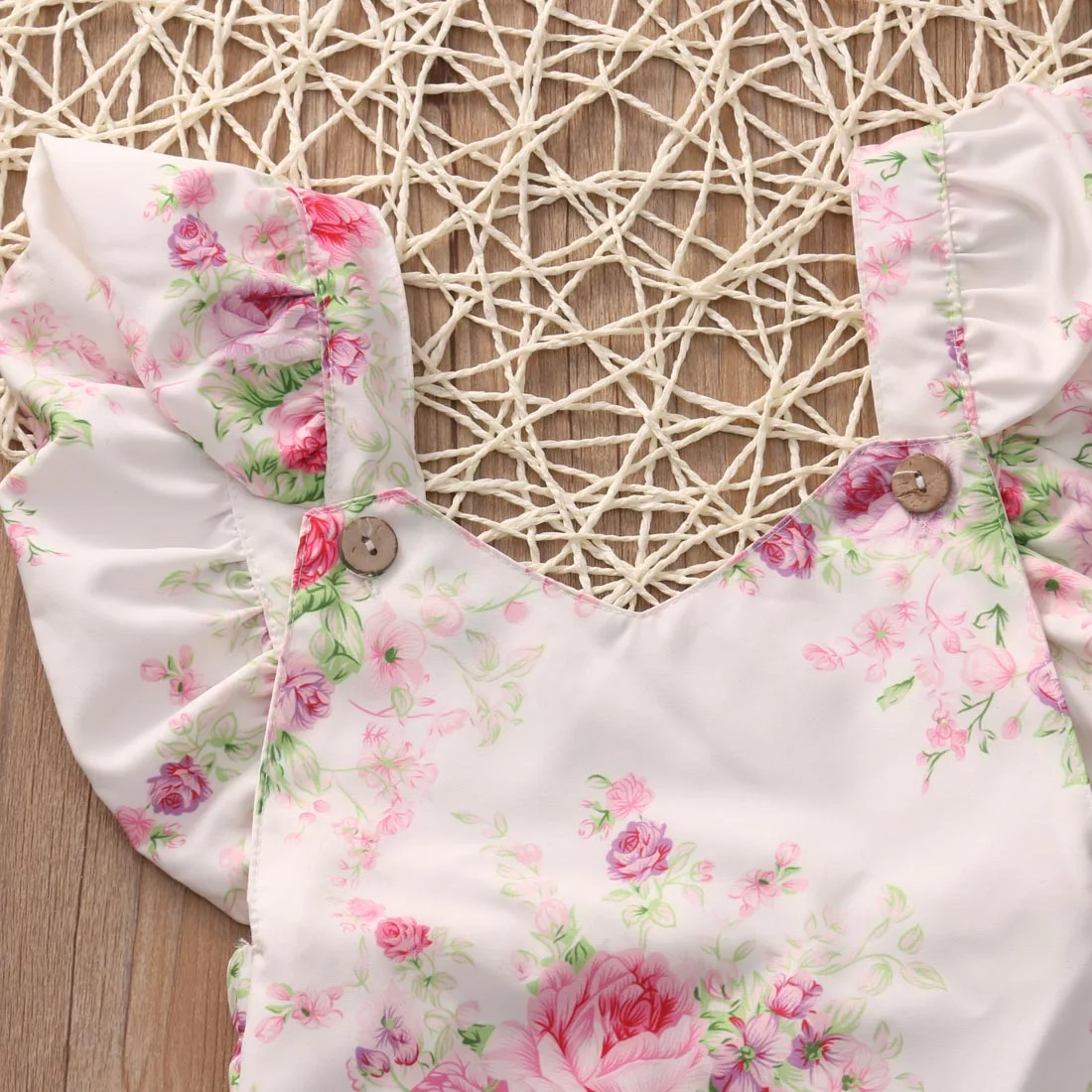 Милый комбинезон с v образным вырезом и цветочным рисунком для новорожденных