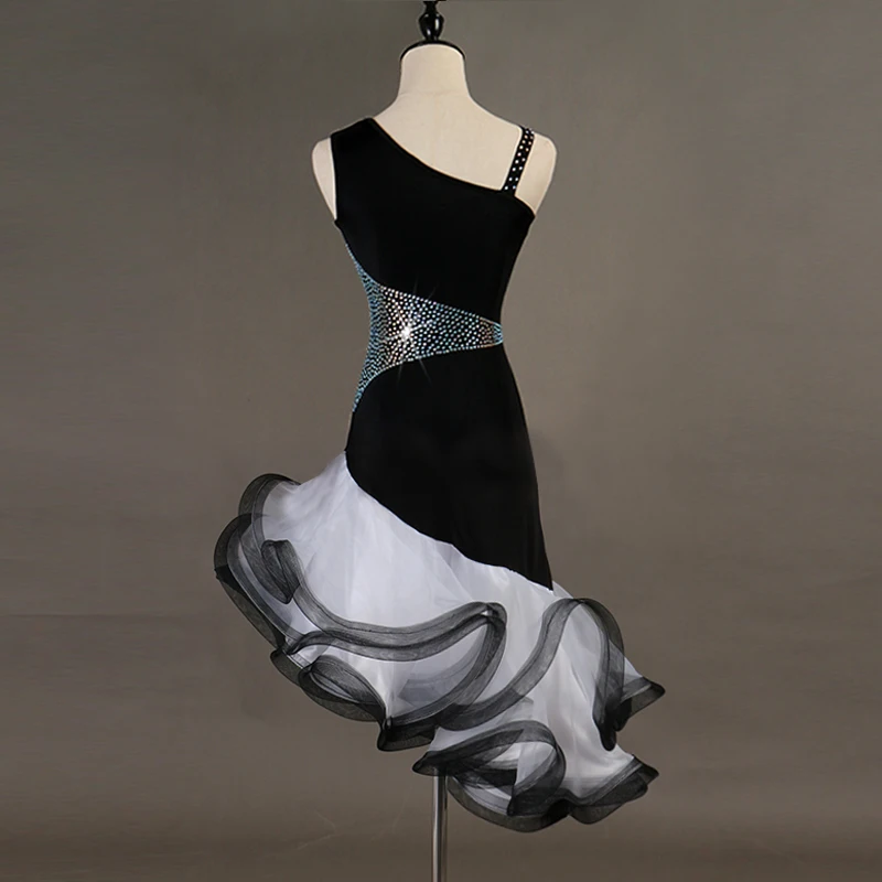 Женское платье для латиноамериканских танцев откровенное с оборками