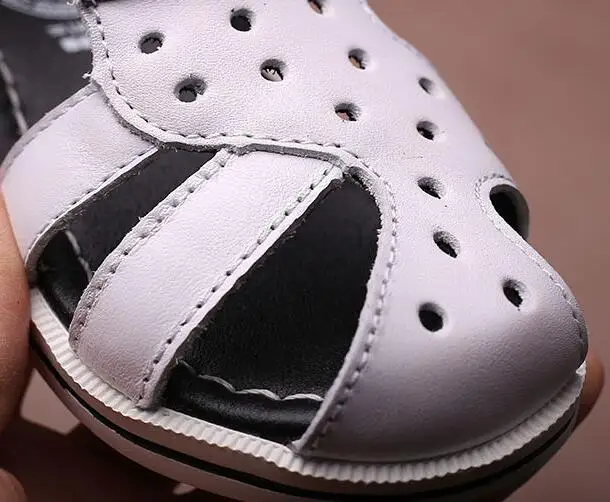 2017 г. Детская обувь кожаные сандалии тонкие туфли с отверстиями Повседневная