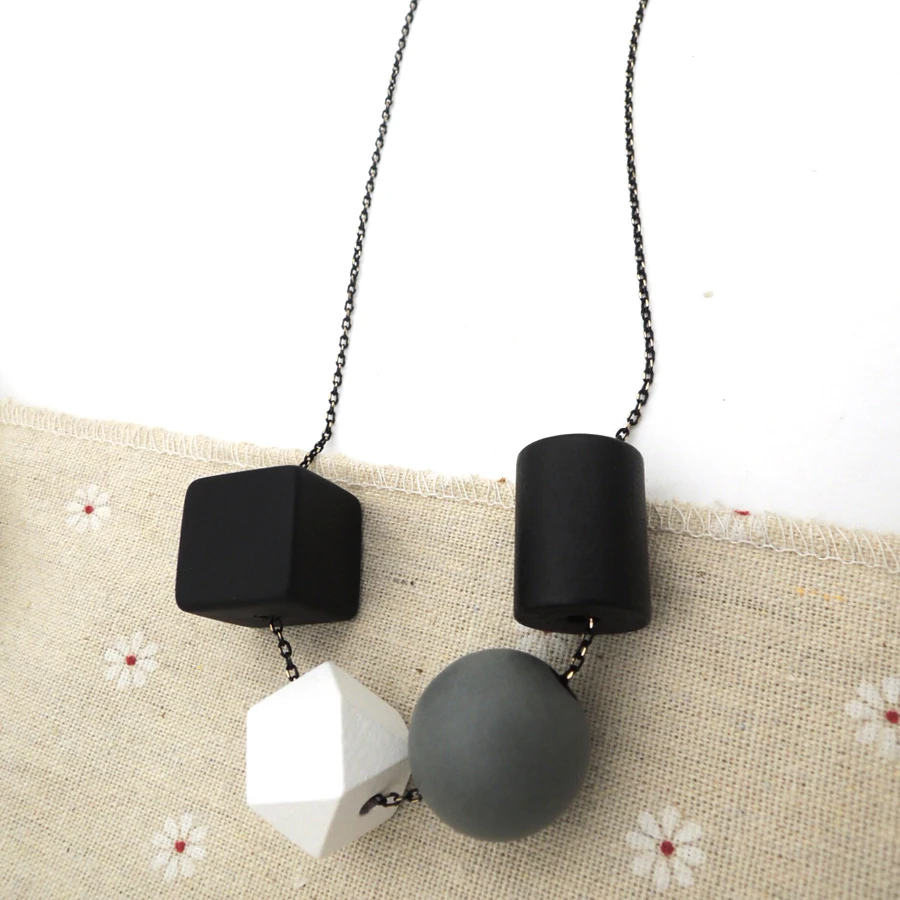Geometric Wooden Necklace pendant cluster chain Modern Tribal Chic BALL STATEMENT grey black white NW202 | Украшения и аксессуары