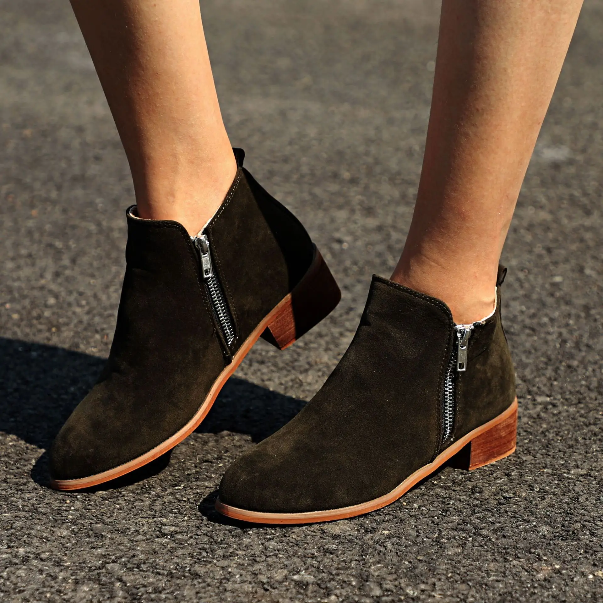 Chaussure/Женская обувь; сезон весна-осень; женская обувь; zapatos mujer Sapato; ботильоны для девочек; ботинки на низком квадратном массивном каблуке; 556