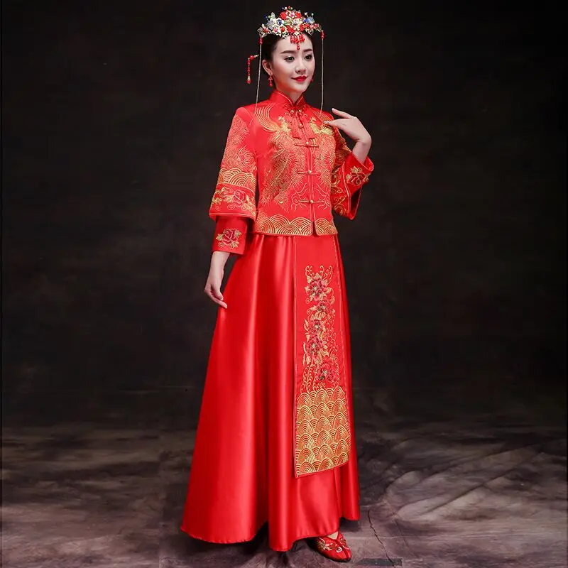 Восточный Азиатский Невеста красота в традиционном китайском стиле свадебное