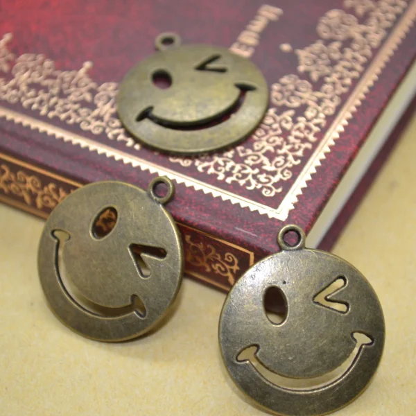 10 шт. цинковый сплав Античная Бронза Полые улыбающееся лицо Подвески Круглый