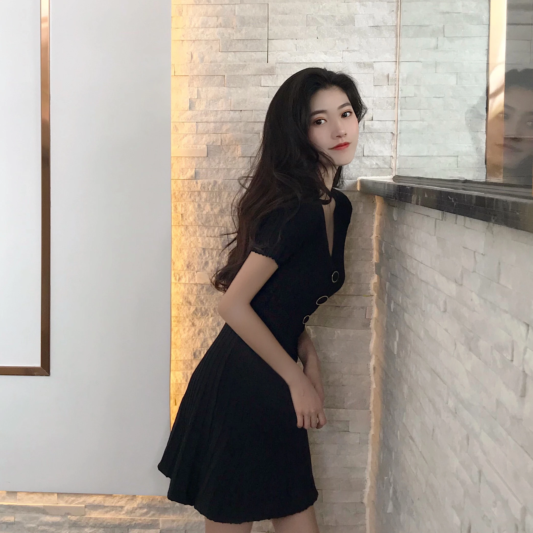 Женское сексуальное трикотажное платье трапециевидной формы с v-образным вырезом и пуговицами, тонкое эластичное мини-платье с коротким рукавом, элегантное женское однотонное платье Vestidos