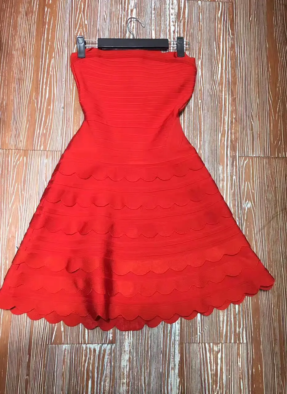 Бандажное платье красное без бретелек из искусственного шелка Алина для