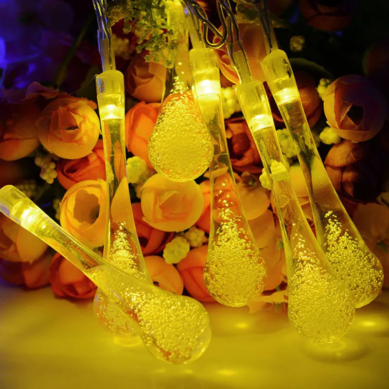 Гирлянда на солнечной батарее с теплым белым дождем рождественское уличное