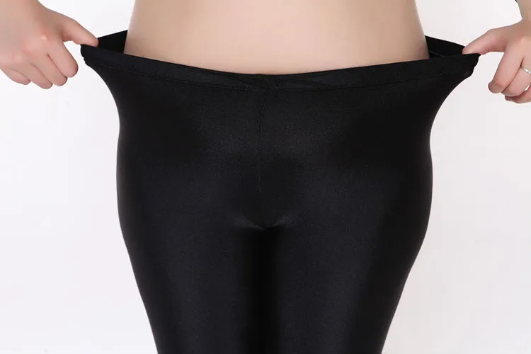 Леггинсы женские блестящие модные облегающие брюки-карандаш чёрные штаны размер