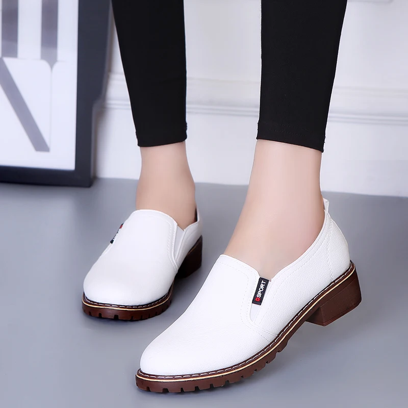 

LAISUMK Women Flat Shoes 2020 New Style Round Toe Oxford Shoes Woman Breathable PU Women Bullock Shoes Black White Red