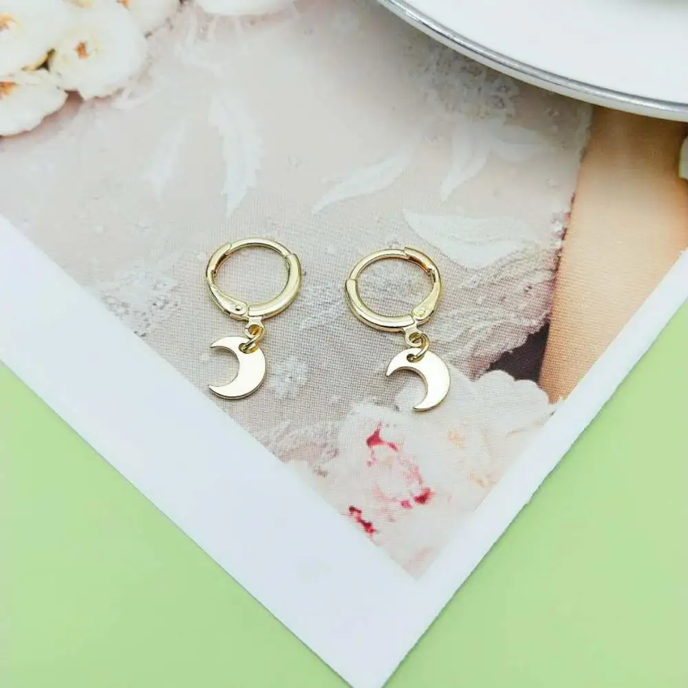 Милые женские серьги золотого цвета с покрытием хорошее качество подвеска в