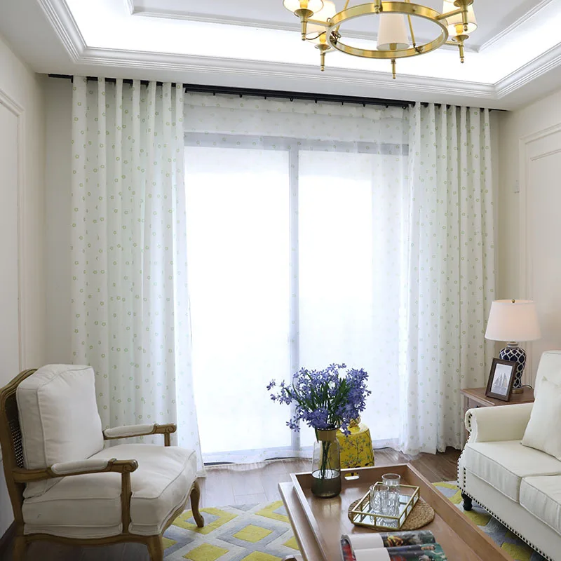 Европейская современная простая средиземноморская американская гостиная